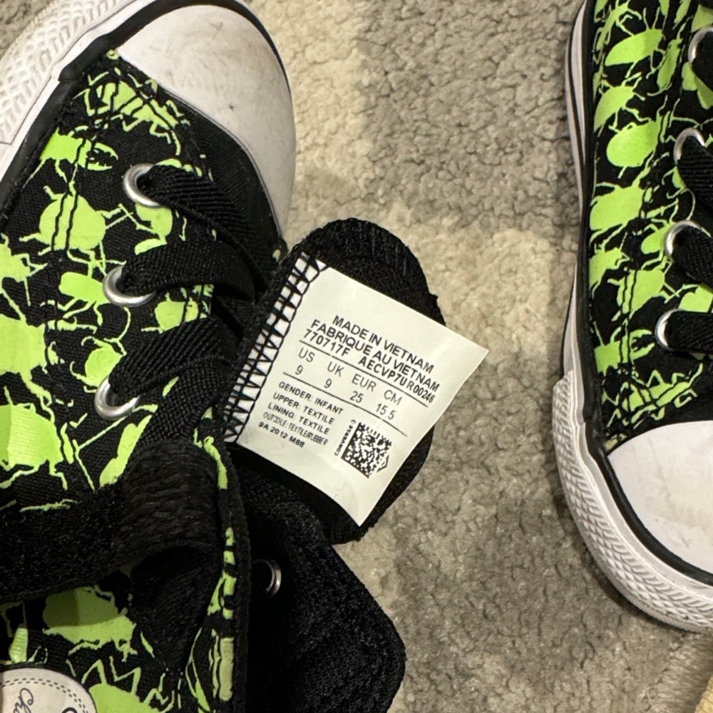 Converse Kids Black and Neon Green High-Tops - Picture 6 of 6